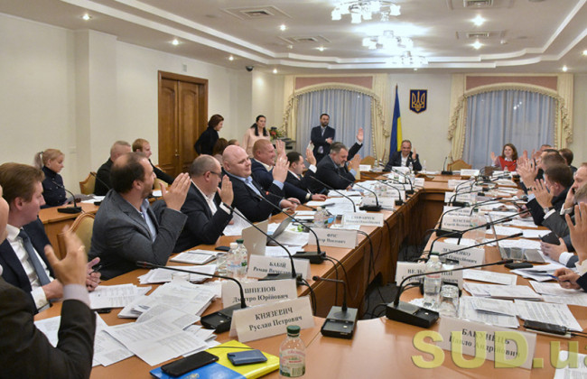 Министерство финансов: дискриминации в оплате труда сотрудников аппаратов судов нет