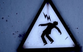 Трагедія на Одеському вокзалі: чоловік схопився за оголений дріт і помер