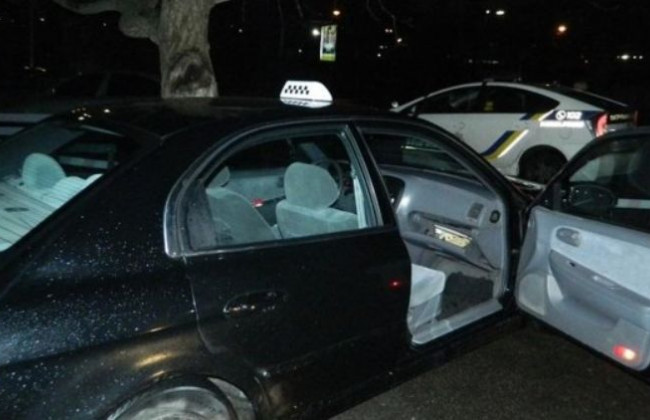 Дерзкое нападение в Киеве: иностранцы избили таксиста и угнали его автомобиль