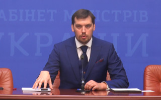 Траншеї та перекриті дороги: Гончарук звернувся до охочих перешкодити евакуації українців з Уханя