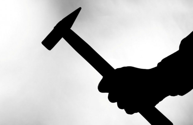 Невідомий чоловік у Чернівцях кидався на людей із молотком