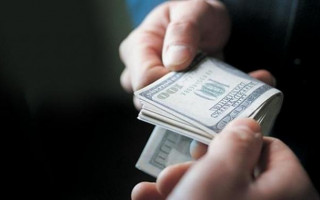 Требовал 1000 долларов: офицера Нацгвардии поймали на взятке