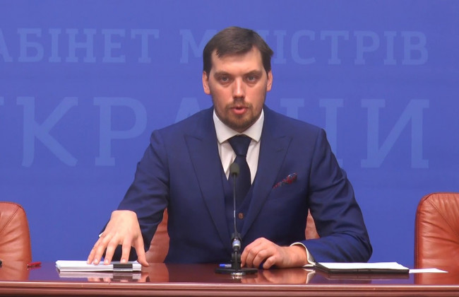 Траншеї та перекриті дороги: Гончарук звернувся до охочих перешкодити евакуації українців з Уханя