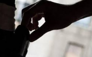 Киевлян предупредили о банде молодых уличных воровок: есть видео