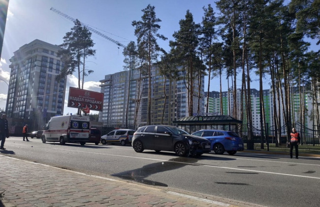 Страшна ДТП на Київщині: автомобіль зніс двох дівчат