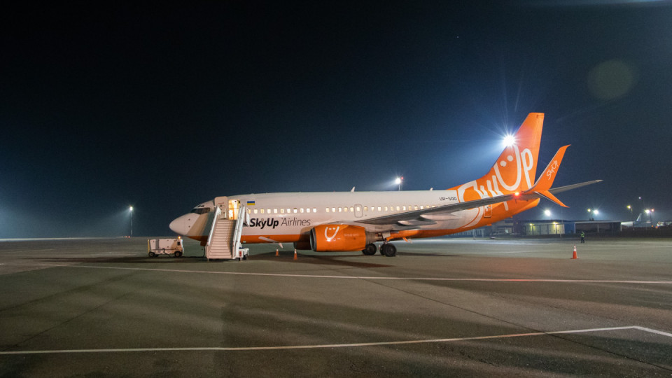 Літак з евакуйованими українцями з Китаю приземлився в аеропорту «Бориспіль» на дозаправку — МВС