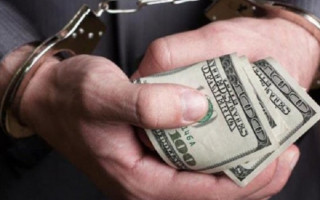 Систематичне хабарництво в поліції: службовцям Сумщини повідомлено про підозру