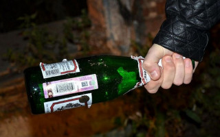 В Киеве неадекват жестоко избил подростка из-за музыки: парень в реанимации