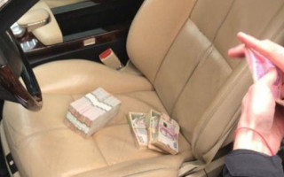 Вимагав «данину» за пролонгацію договору: затримано директора держпідприємства