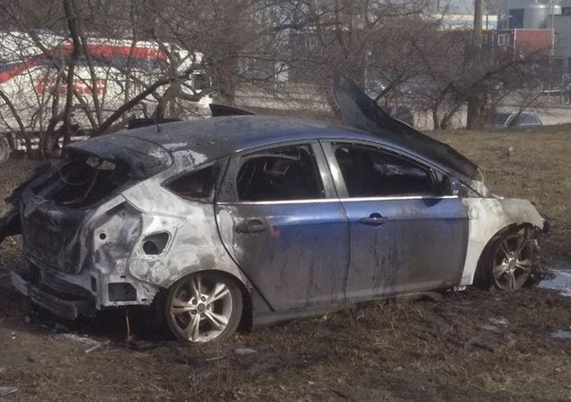 В Киеве очередному «герою парковки» сожгли автомобиль, фото