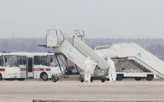 Евакуйовані з Китаю українці повернулися на Батьківщину: онлайн-трансляція