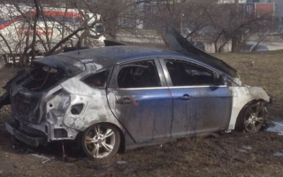В Киеве очередному «герою парковки» сожгли автомобиль, фото