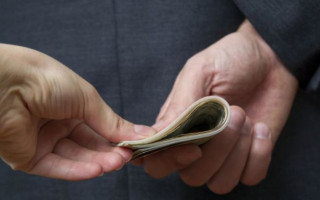 Погорів на хабарі: повідомлено про підозру голові одного з райсудів Рівненщини