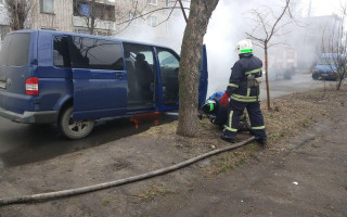 В Бердянске на ходу вспыхнул микроавтобус: фото
