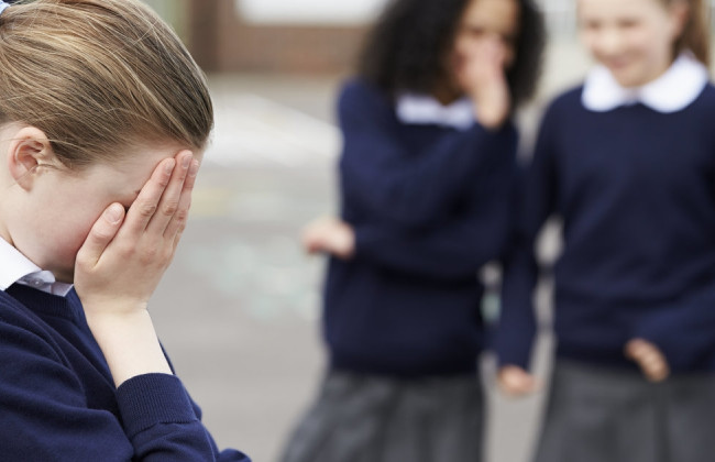 В Житомирской области подростки жестоко избили сверстницу из-за парня: видео