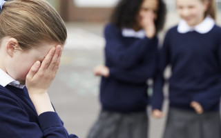 В Житомирской области подростки жестоко избили сверстницу из-за парня: видео