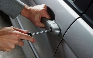 Ровенские полицейские похищали машины со штраф площадок