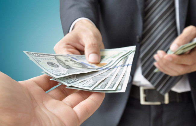 Начальник отдела полиции требовал взятку за закрытие дела: подробности