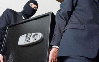 В Южном дерзкие воры вынесли сейф из мини-маркета