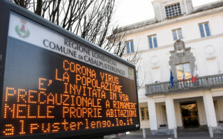 Українців закликали утриматись від поїздок до Італії: подробиці