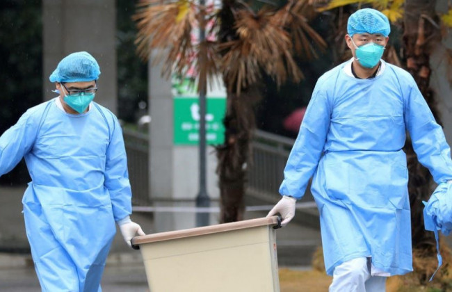 В Китае объявили о снижении уровня угрозы коронавируса