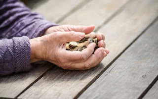 Пенсии в марте: кому не поднимут выплаты