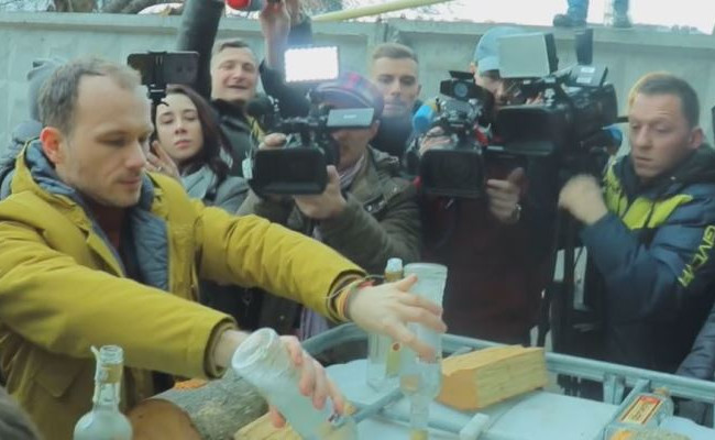 Міністр юстиції показав, як утилізується конфіскований алкоголь: є відео