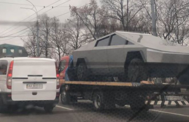 Tesla Cybertruck заметили в Киеве: есть фото
