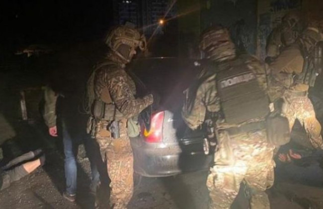Грабували офіси: у Києві затримали небезпечну банду, відео