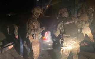 Грабували офіси: у Києві затримали небезпечну банду, відео