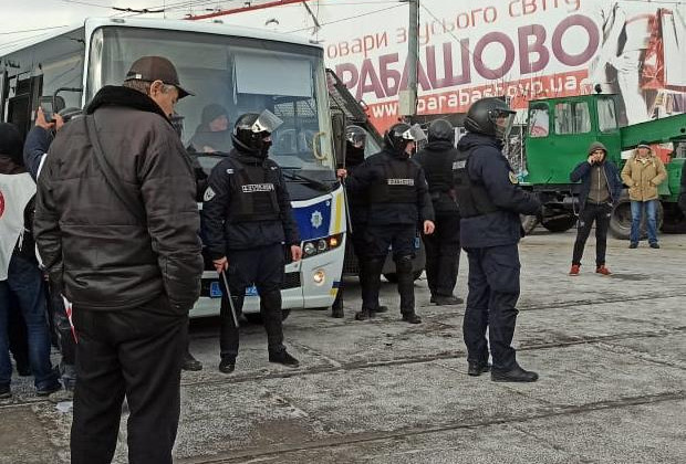 Столкновения в Харькове на «Барабашово»: в МВД сообщили подробности