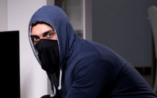 Орудует в магазинах: киевлян предупредили о дерзком воре, видео