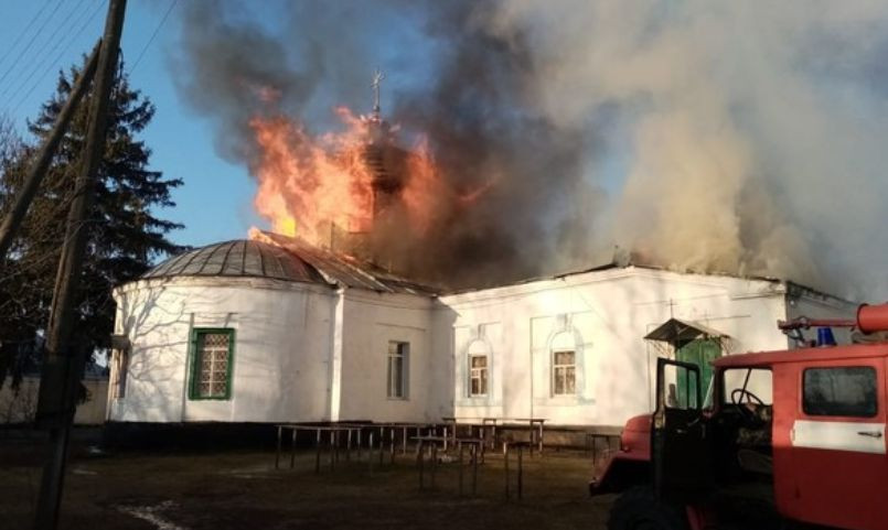 Масштабна пожежа на Чернігівщині: горів монастир