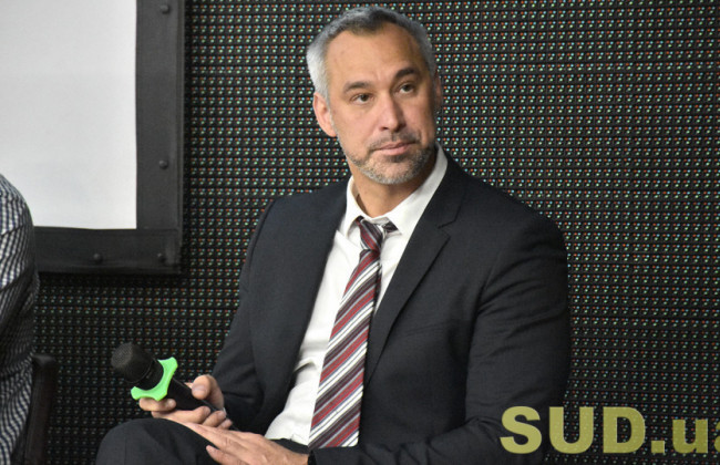 Генпрокурор Руслан Рябошапка заявил, что депутаты не поддержат его отставку