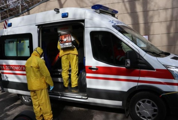 На страже здоровья: в Киеве спасатели оттачивают навыки борьбы с коронавирусом