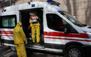 На страже здоровья: в Киеве спасатели оттачивают навыки борьбы с коронавирусом