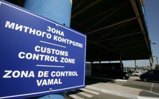 Стало відомо про стан здоров’я митника, який оглядав авто хворого на коронавірус українця