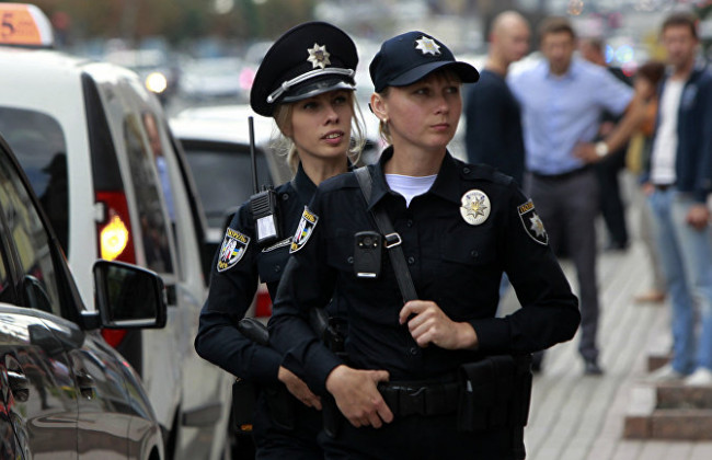 Відповідальність за опір поліцейському, який одягнений не по формі та без службового авто: позиція ККС ВС
