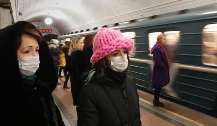 На страже здоровья: в Киеве дезинфицируют вагоны метро из-за вспышки коронавируса в мире
