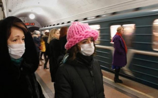 На страже здоровья: в Киеве дезинфицируют вагоны метро из-за вспышки коронавируса в мире