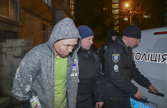 В Киеве неадекват разгромил подъезд и грозился всех подорвать