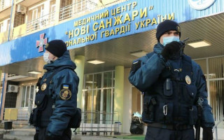 В Новых Санжарах закончился карантин: Зеленский прилетел встречать украинцев