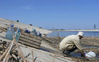 «Хоч цистернами, хоч каністрами, хоч бутлями», — Денис Шмигаль зробив заяву щодо постачання води до Криму