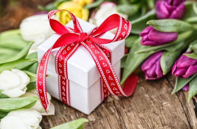 Скоро 8 марта: о каких подарках мечтают украинки