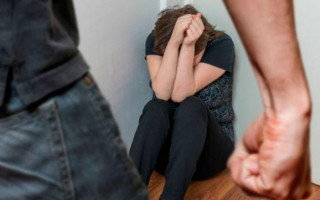 Суд зобов’язав пройти корекційну програму чоловіка, який вчиняв домашнє насильство