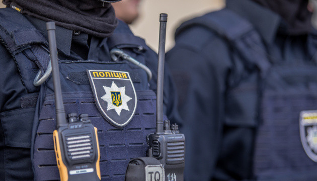 Расстрелянный чайник и гильзы: в Киеве полицейский устроил стрельбу в квартире
