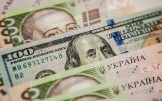 Гривна падает, а доллар растет: почему это происходит и чего ждать Украине
