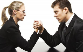 Мужчины или женщины: стало известно, кто больше зарабатывает в Украине