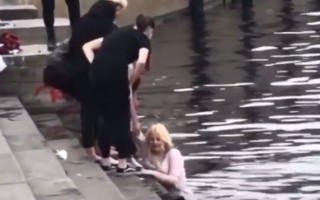 Инцидент в Киеве: из Днепра вытащили женщину, видео