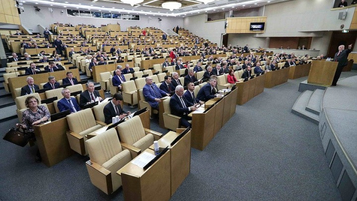 Поправки в Конституцию РФ: в Госдуме предлагают обнулить президентские сроки